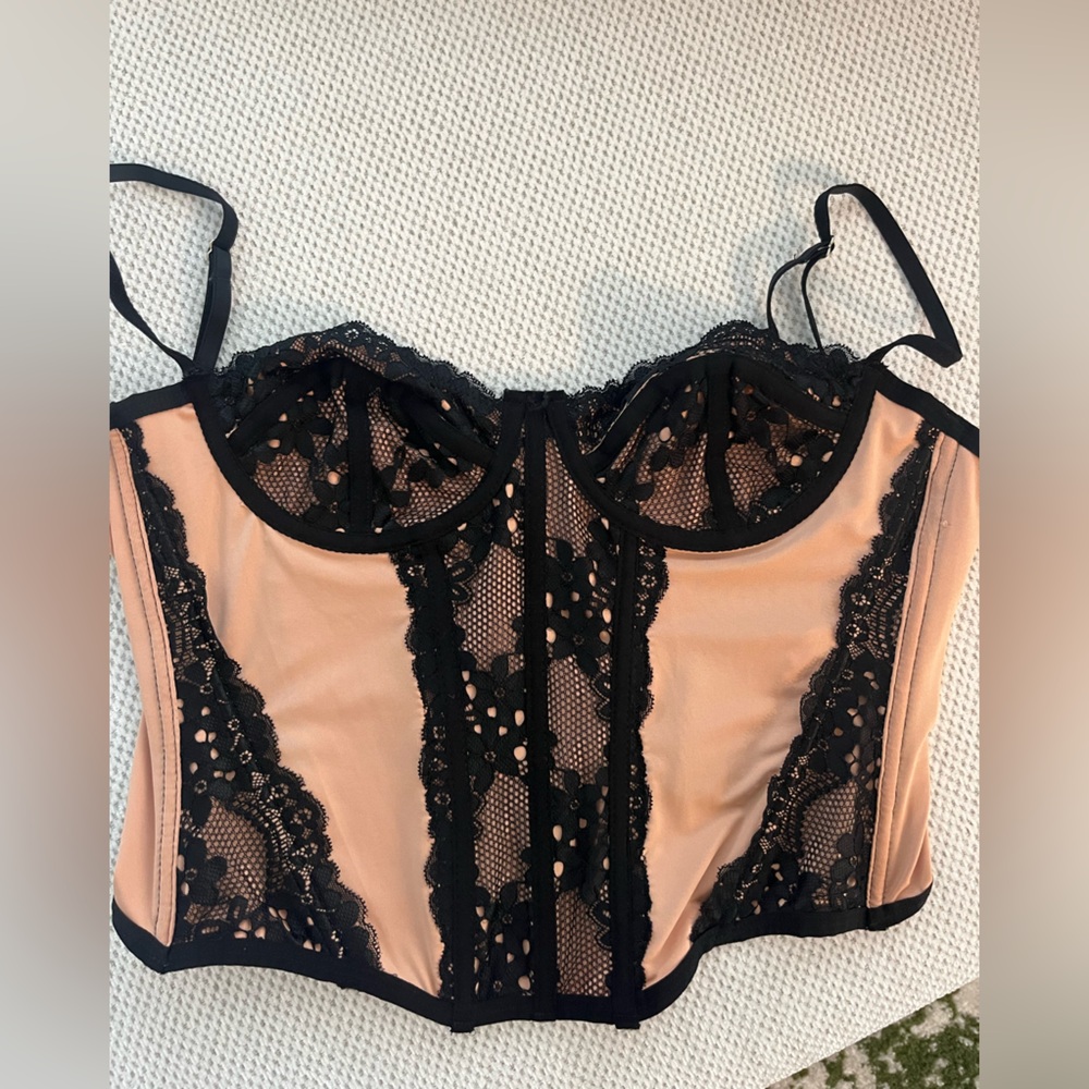Nude and black lace forever 21 bustier corset top.Size SMALL